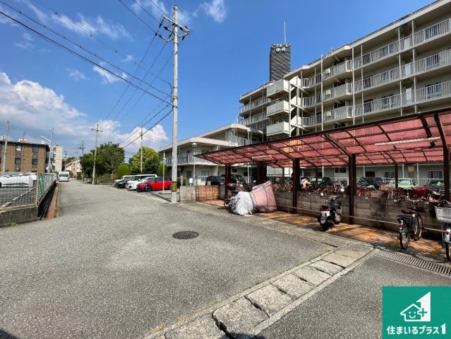 フルーレ伊丹の外観|車通りの少ない前面道路！お子様がいらっしゃるご家族でも安心！