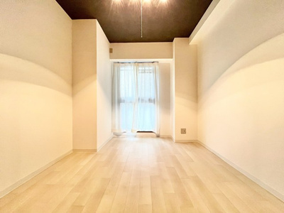 【子供部屋】 | ディアエスタ・ミオ豊中ウエストスクエア | こちらの物件近くの教育施設や、スーパー・公園など、物件周辺の住環境を併せてご案内させて頂きます。ぜひ、現地での暮らしをイメージなさって下さい！