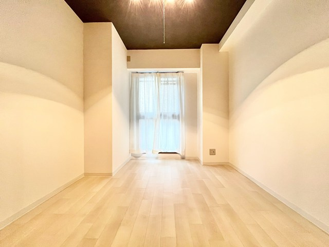 【子供部屋】 | ディアエスタ・ミオ豊中ウエストスクエア | こちらの物件近くの教育施設や、スーパー・公園など、物件周辺の住環境を併せてご案内させて頂きます。ぜひ、現地での暮らしをイメージなさって下さい！