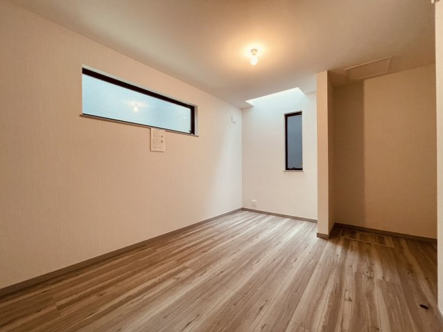 【洋室】 | 中野区江原町３丁目　新築戸建て　C号棟 | 家族それぞれの時間を過ごせる、心地よく落ち着いた洋室です