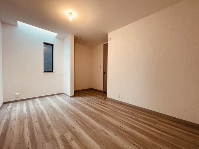 【洋室】 | 中野区江原町３丁目　新築戸建て　C号棟 | ゆったり寛げる、落ち着きのある心地よいプライベート空間