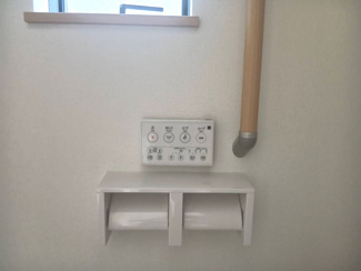 【設備】 | 厚木市三田2丁目 築浅中古戸建て | 洗浄便座操作パネル
