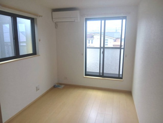 【洋室】 | 厚木市三田2丁目 築浅中古戸建て | 2面採光・南東向き：洋室6帖（2階東）