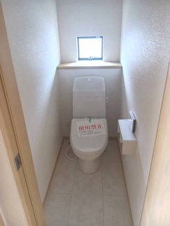 【トイレ】 | 厚木市三田2丁目 築浅中古戸建て | 洗浄便座（2階）