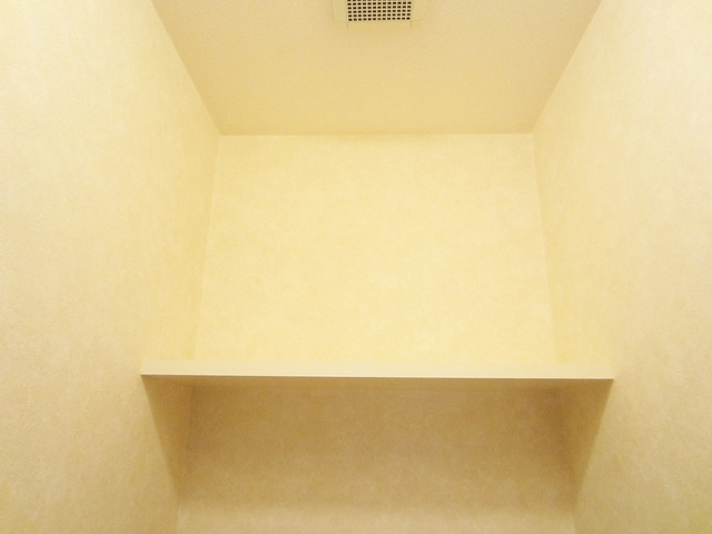 ハイマートＩＧのトイレ|トイレ上部の収納です☆