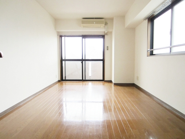 ハイマートＩＧの居間・リビング|2面採光の角部屋明るいお部屋です☆