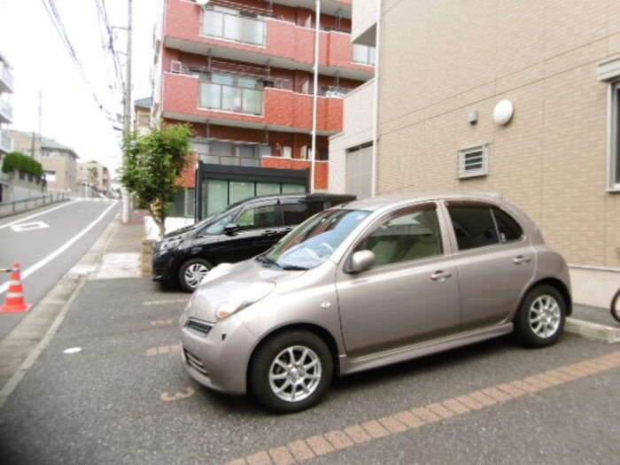 ウィル サクシードの駐車場