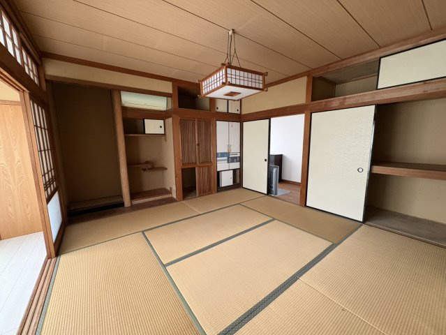 「庭付き南向き」高知市春野町平和　中古一戸建ての和室|趣がある書院造りの和室。来客用など多目的に使用できます◎