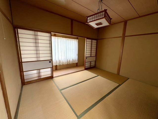「庭付き南向き」高知市春野町平和　中古一戸建ての和室|2階の和室は旅館のようインテリアで寝室にピッタリ☆