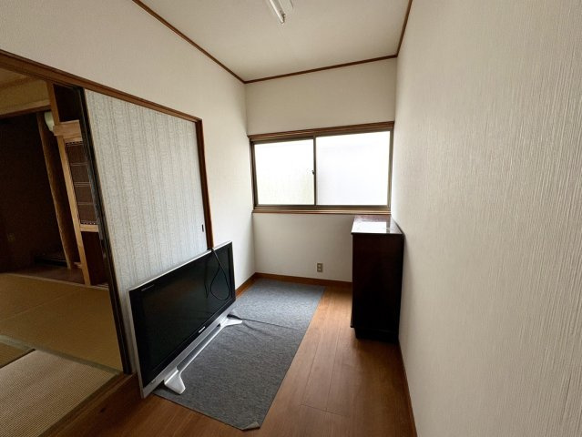 「庭付き南向き」高知市春野町平和　中古一戸建ての収納|納戸は窓もあり開放的な空間♪家事室や書斎、仕事部屋など活用方法はいろいろ♪