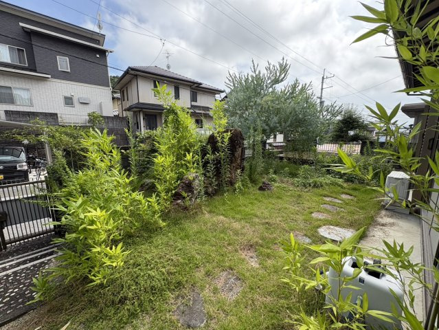 「庭付き南向き」高知市春野町平和　中古一戸建ての庭|南向きで程よい広さのお庭があります♪