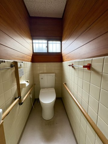 「庭付き南向き」高知市春野町平和　中古一戸建てのトイレ|キレイな温水洗浄つきトイレです☆