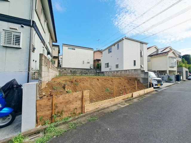 【外観】 | 新座市野寺3丁目　建築条件無売地　全1区画　(保谷店) | スーパー徒歩7分、コンビニ徒歩4分。お買い物の負担も少なく生活便利。