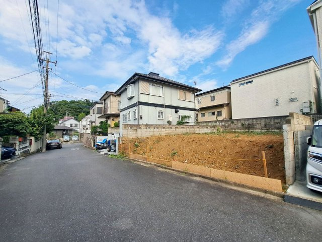 【前面道路含む現地写真】 | 新座市野寺3丁目　建築条件無売地　全1区画　(保谷店) | 実際に足を運ぶことで広さや陽当り、周辺施設も確認でき、暮らしていくイメージも膨らみます。お問い合わせの上、ぜひ現地をご確認ください！