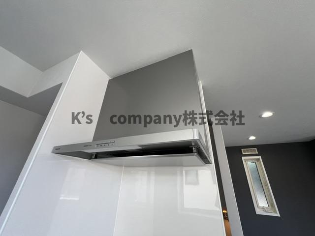 茅ヶ崎市中海岸4丁目　中古戸建のキッチン|レンジフード♪