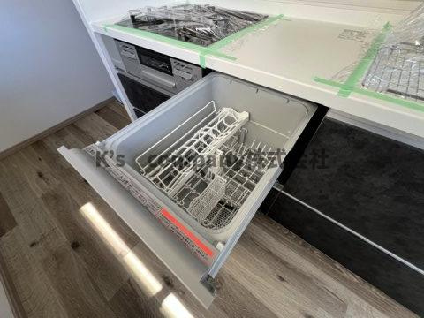 茅ヶ崎市中海岸4丁目　中古戸建のキッチン|時間短縮に便利な食洗器完備♪