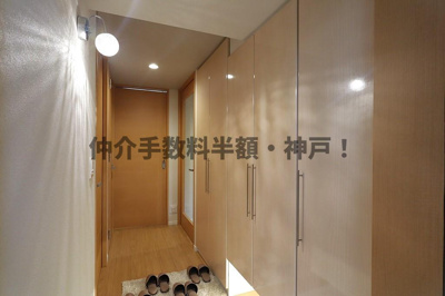 【玄関】 | 神戸元町山手ヴィアージュ　仲介手数料半額！ | 明るい玄関です