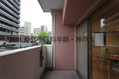 【バルコニー】 | 神戸元町山手ヴィアージュ　仲介手数料半額！ | バルコニーがあります