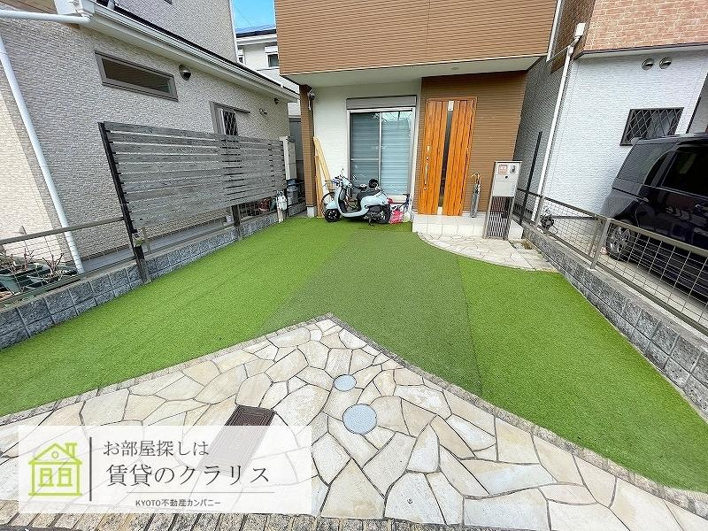 松室追上ゲ町貸家の駐車場