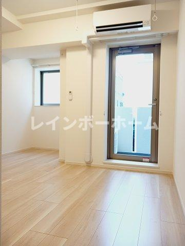 ライズ脇田町　A館の居間・リビング|同物件別号室参考写真です。