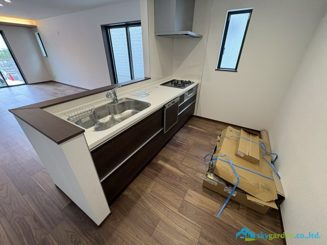 藤沢市湘南台3丁目　新築戸建　全２棟A号棟のキッチン|コンパクトなキッチンで掃除もラクラク