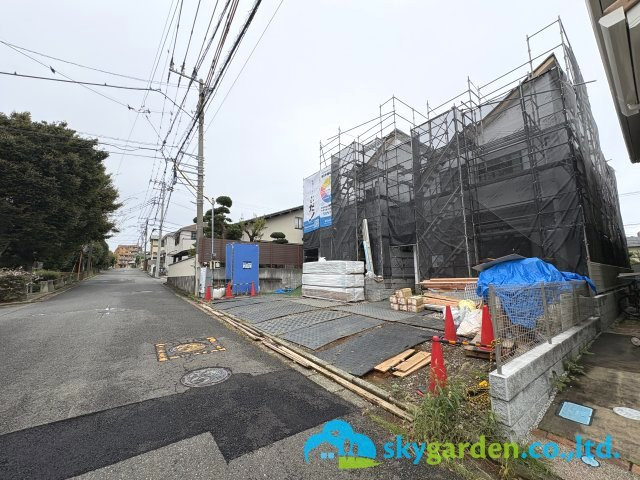 藤沢市湘南台3丁目　新築戸建　全２棟A号棟の前面道路含む現地写真|前面道路含む現地写真です
令和8年10月5日撮影　建築中
