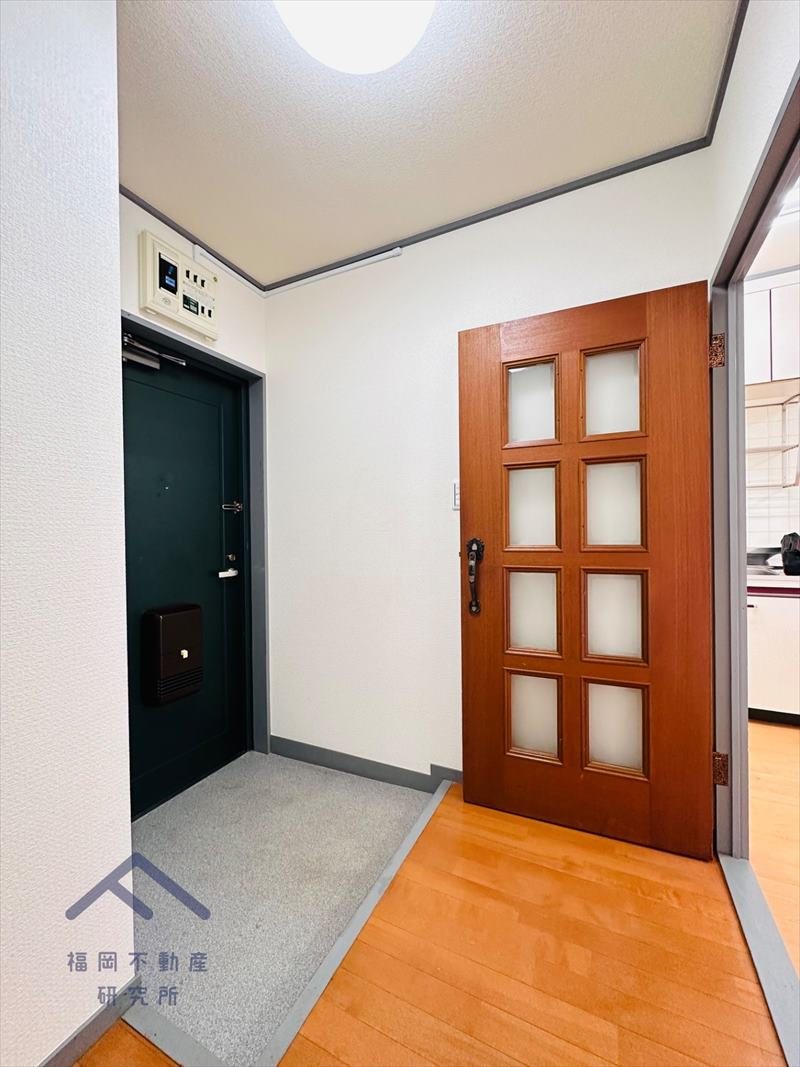 西新中央マンションの玄関