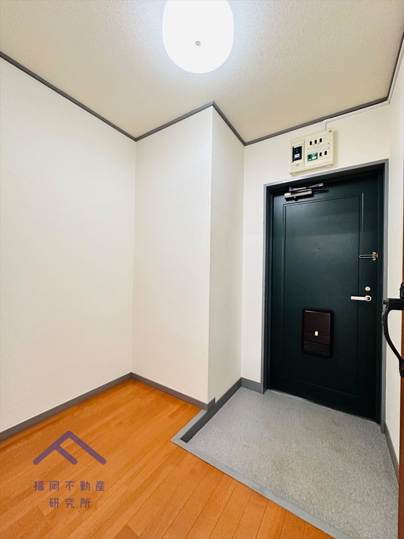 西新中央マンションの玄関