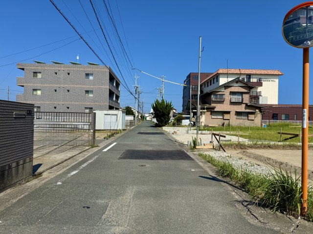 舞阪町浜田 59期の前面道路含む現地写真|車通りが少なく安心です。