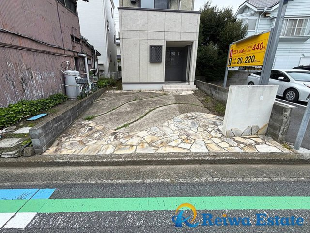中古戸建　茅ヶ崎市中海岸4丁目の駐車場