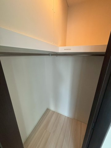 居住中のため同タイプの反転タイプのお部屋の写真になります。