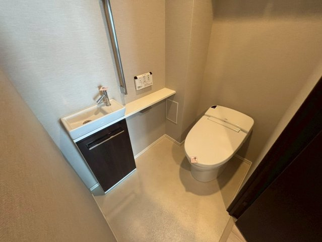 居住中のため同タイプの反転タイプのお部屋の写真になります。