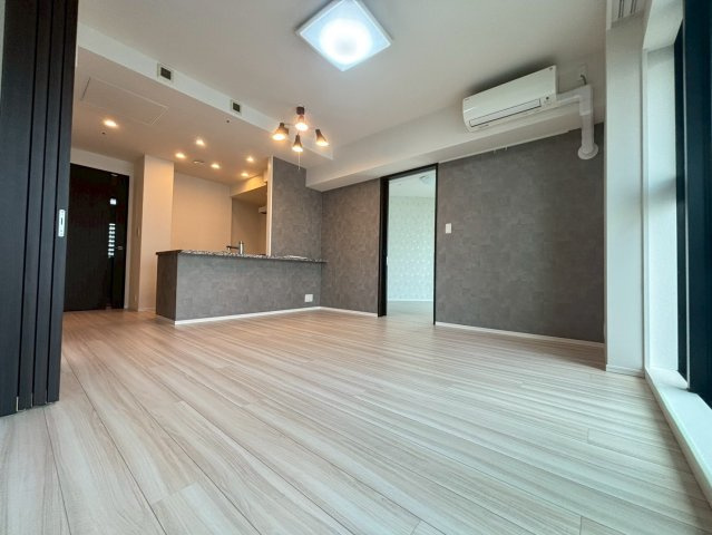 居住中のため同タイプの反転タイプのお部屋の写真になります。