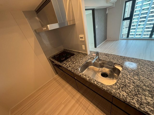 居住中のため同タイプの反転タイプのお部屋の写真になります。
