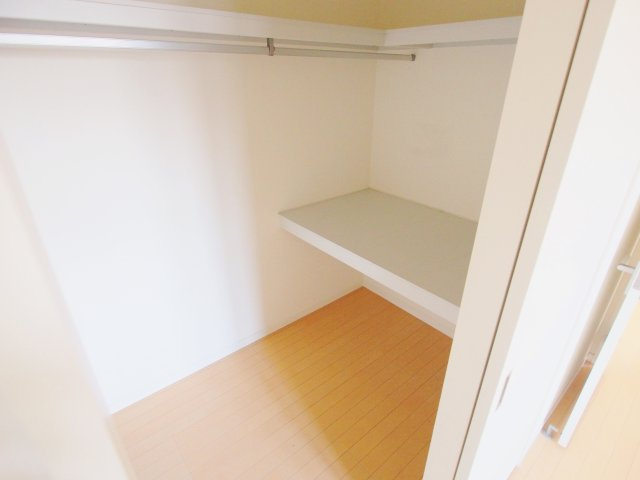 モンソレイユB棟の収納