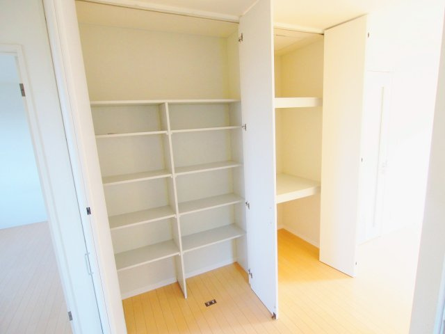 モンソレイユB棟の収納