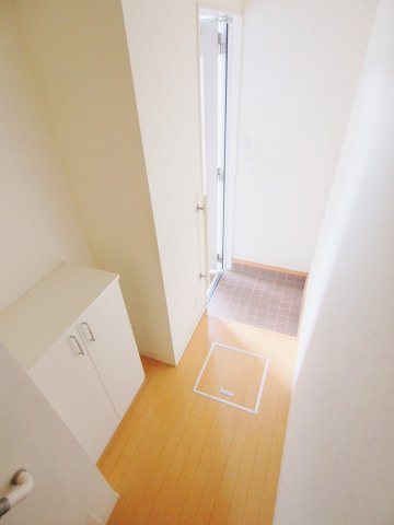 モンソレイユB棟の玄関