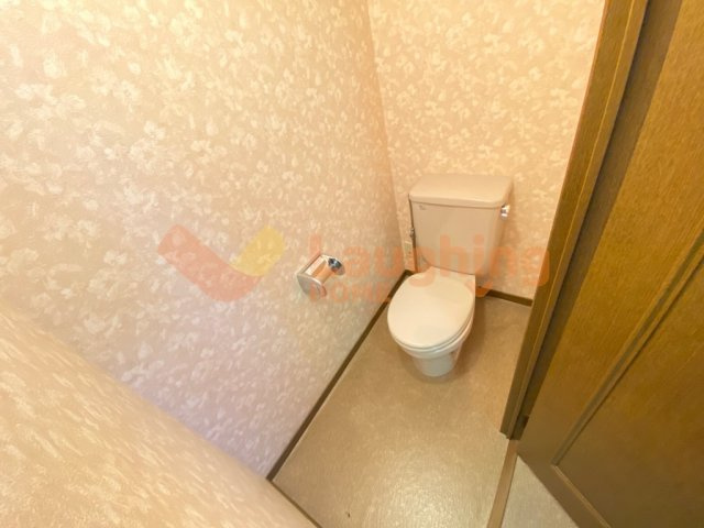 栗木第8ビルのトイレ|ゆったりとした空間のトイレです