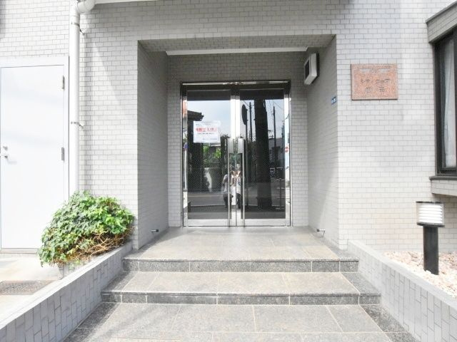 藤和シティコープ根岸のエントランス