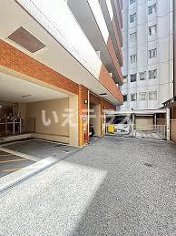 プレサンス神戸三宮の駐車場