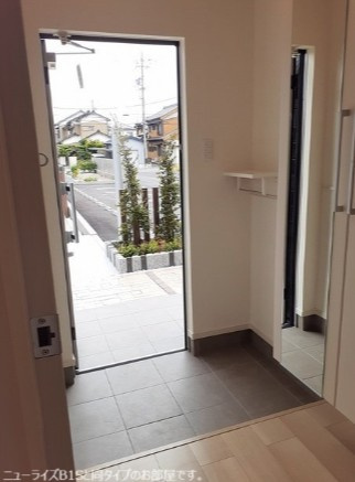 イーストヒルズAの玄関