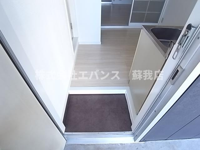 【玄関】 | レピュート高岡B | 明るい玄関です