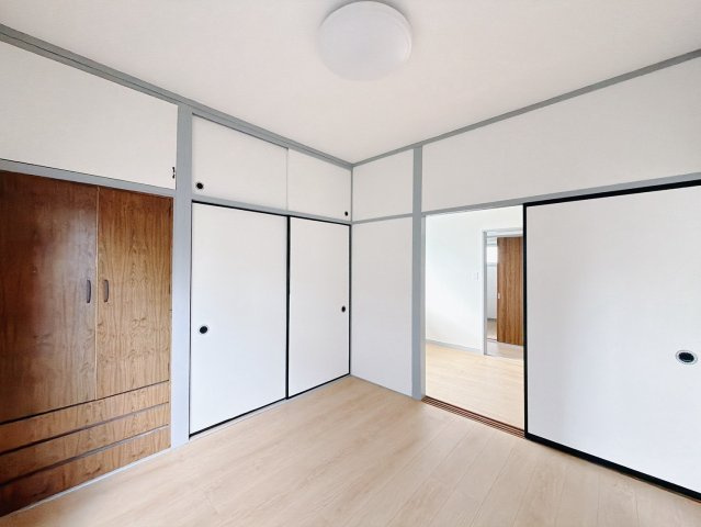 【中古戸建】桐生市相生町2丁目の洋室|■洋室｜季節物がたくさん収納できる押し入れは衣替えや模様替えで大活躍！