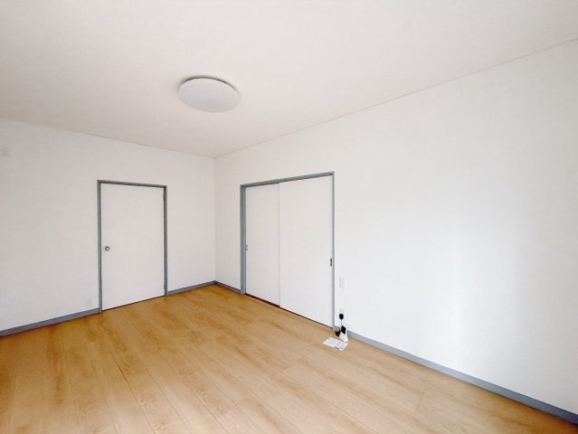 【中古戸建】桐生市相生町2丁目の洋室|■洋室｜家具の配置がしやすく、お好みのレイアウトをお楽しみいただけます♪
