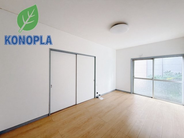 【中古戸建】桐生市相生町2丁目の洋室|■洋室｜大きい窓からあたたかいたっぷりの光が入ります♪開放的な空間で毎日をもっと快適に(*＾＾*)
