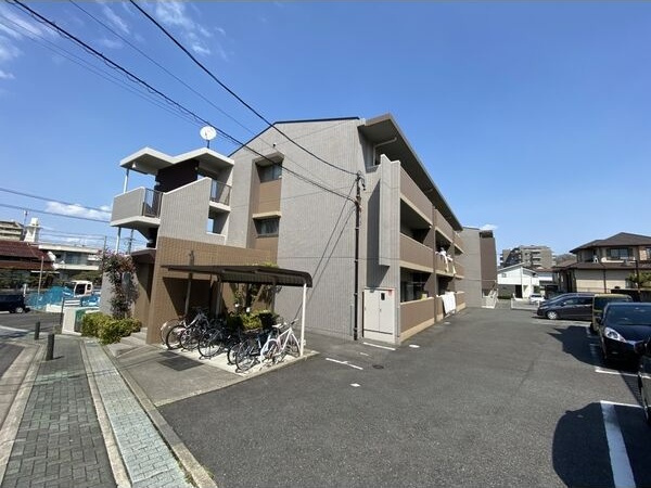 ソレイユの駐車場
