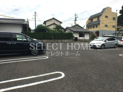 【駐車場】 | 六供ヒルズ | 駐車場に車を止められます