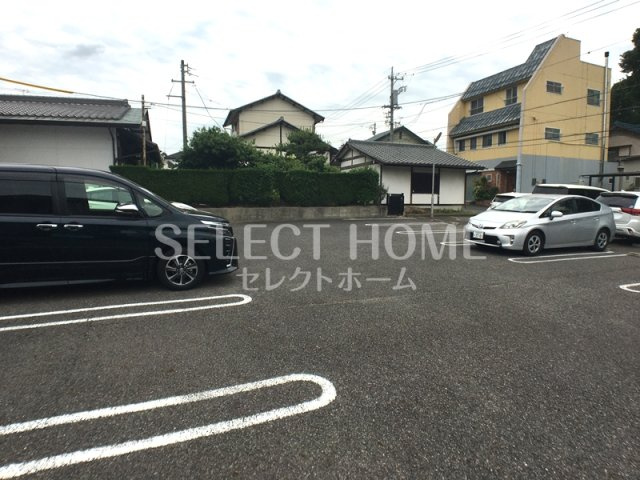 【駐車場】 | 六供ヒルズ | 駐車場に車を止められます