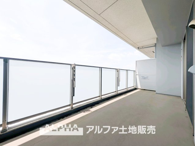 カサーレ青梅末広町の洋室|【comfort room】
◆落ち着きのある室内◆寝室としても子ども部屋としても使いやすく、暮らしの変化にも対応できる空間。日々の時間を穏やかに過ごせます。
