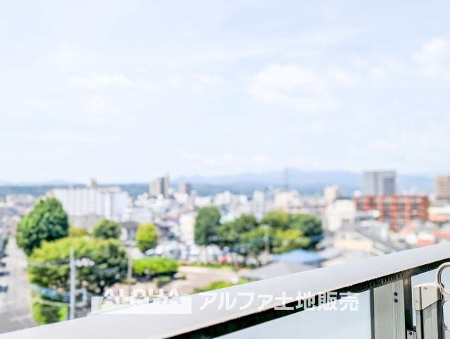 カサーレ青梅末広町の和室|【Japanese-room】
◆和室◆ライフスタイルに合わせて使い方を変えられる和室。趣味の時間や読書、家族団らんの場としても活用できます。